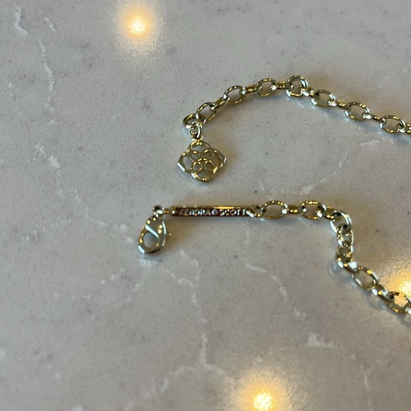 Kendra Scott green pendant necklace with gold chain - Picture 3 of 3